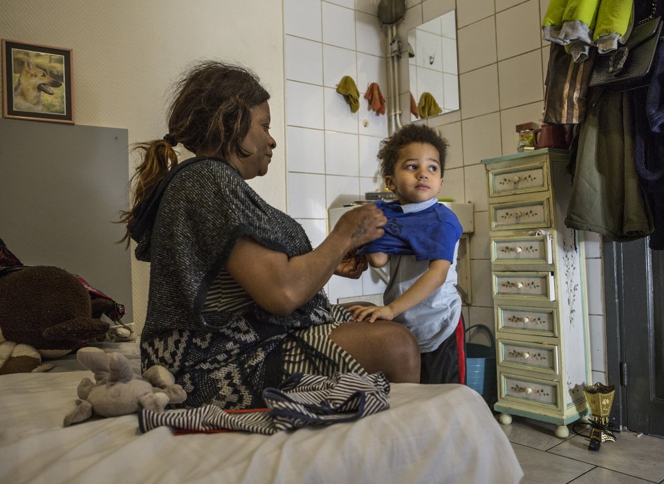 Le Secours Catholique a publié son rapport statistique annuel sur l’état de la pauvreté en France. Des chiffres qui illustrent la dégradation du revenus des ménages et les choix impossibles auxquels ils sont confrontés quotidiennement. 