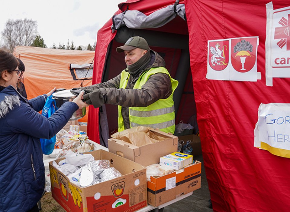 Tente humanitaire de Caritas Pologne
