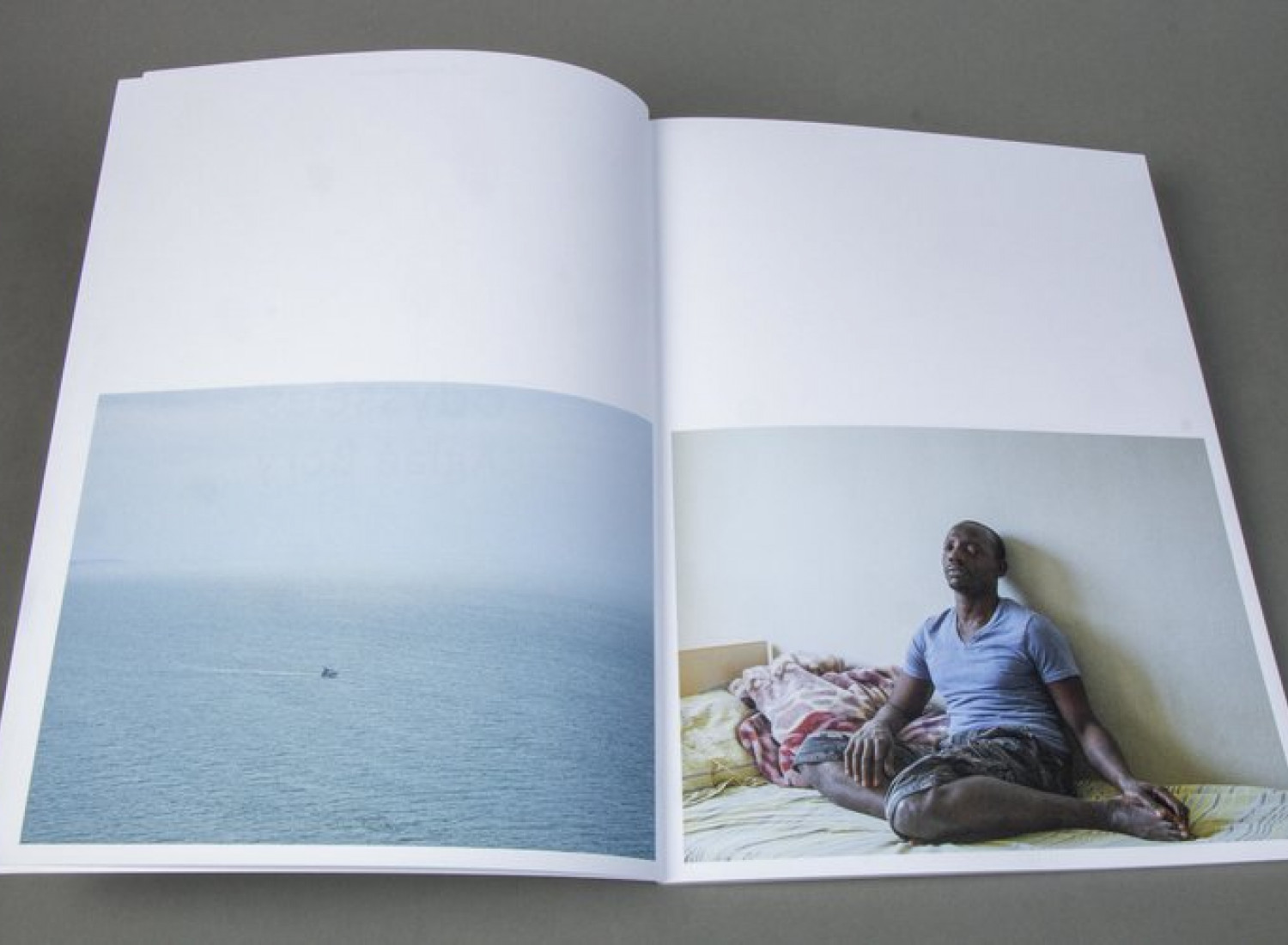 Publié par les éditions Filigranes, « Odyssées » rassemble quarante photographies d’Aglaé Bory lauréate du  Prix photo sociale du réseau Caritas France .