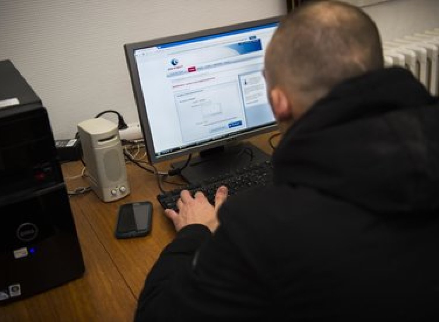 Aujourd’hui en France, 75 % des ménages sont connectés à internet mais ce pourcentage est divisé par deux pour les foyers à revenus modestes. En moyenne, 40 % des personnes en situation de précarité sociale font face à des difficultés numériques, soit en termes d’accès, soit en termes de compétences.